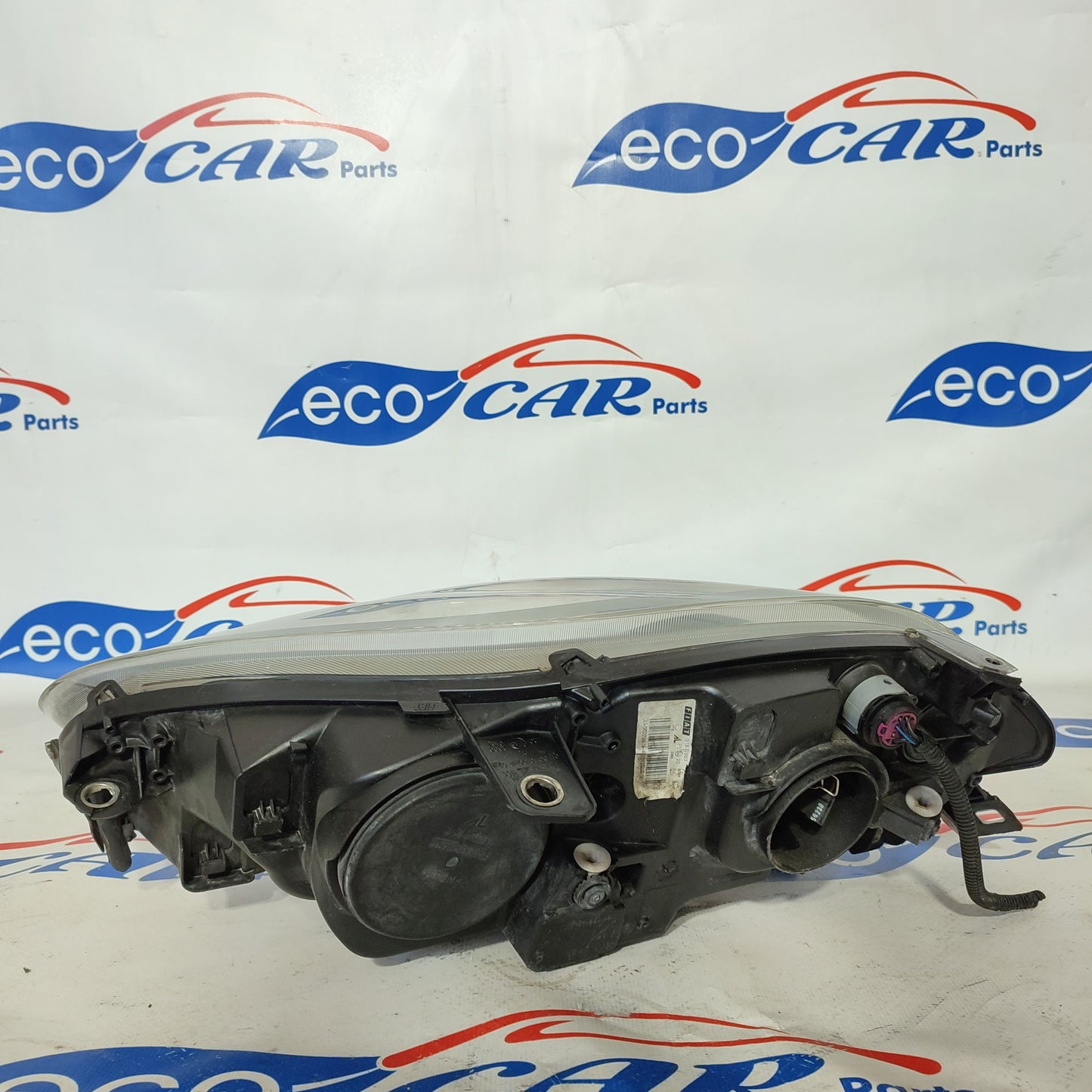 Right front light Fiat Bravo 2007 black background white arrow ecoAG1272