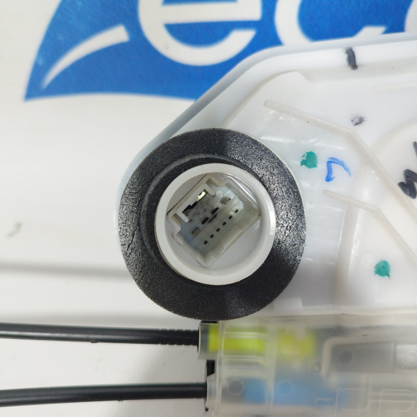 Hinteres rechtes Schloss, 2-polig, Peugeot 108 2018 ecoAC3813