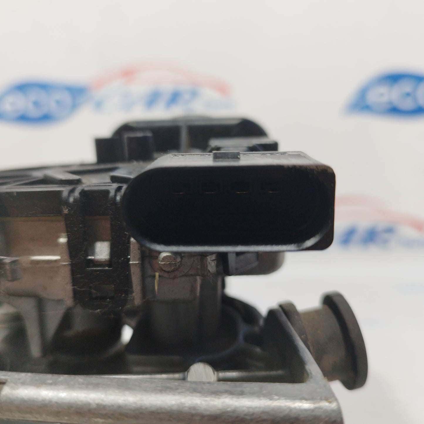 Motorino tergicristallo anteriore Ford Fiesta 2010 4 pin codice: bosch 3397021254/ ford 8a61-17500-ac ecoAC3873