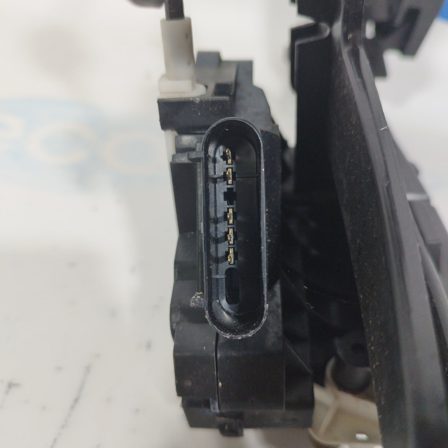 Serratura anteriore sx Ford Fiesta 2010 5 pin codice: 8a6a-a21813-ad ecoAC3892