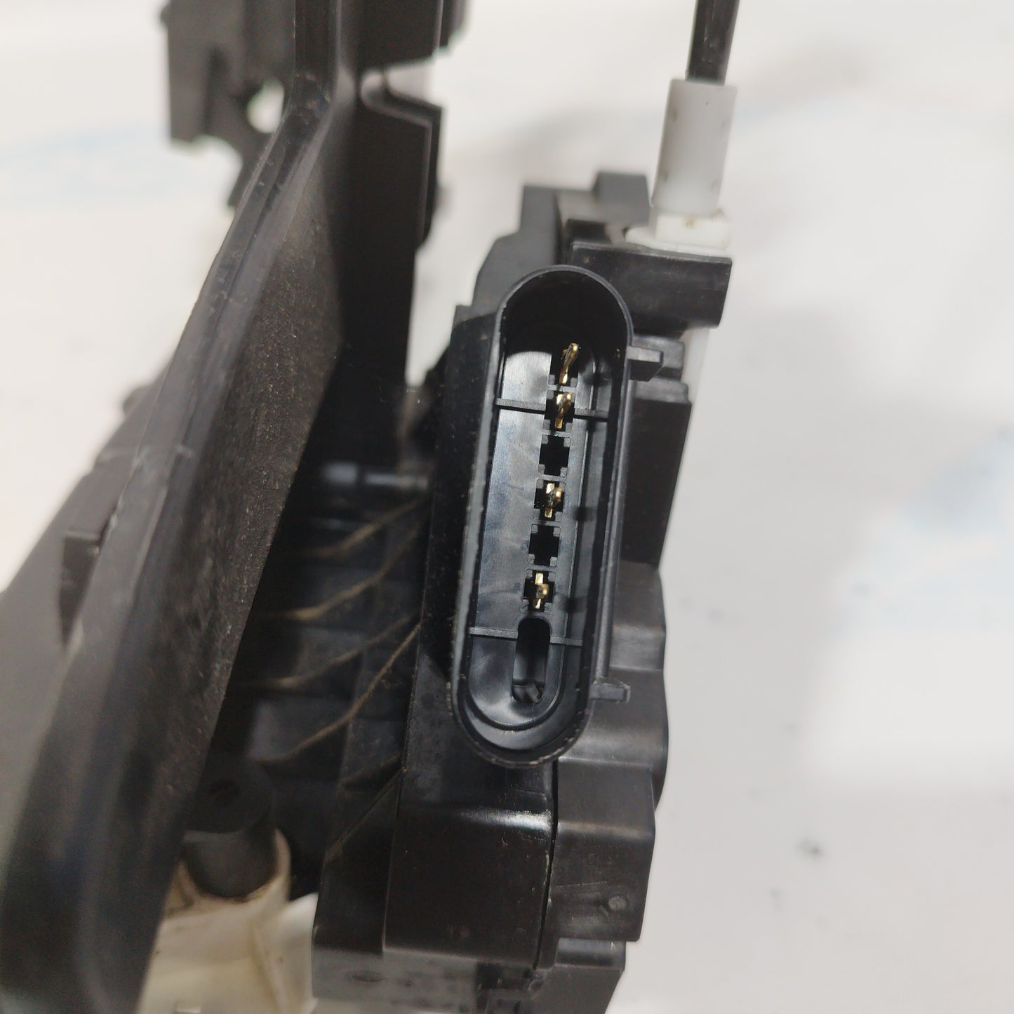 Ford Fiesta 2010 4-poliger Türschlosscode vorne rechts: 8a6a-a21812-bd ecoAC3936