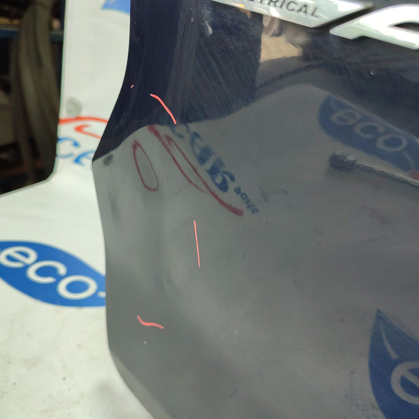 Blue tailgate Subaru Forester 2014 ecoAG1746