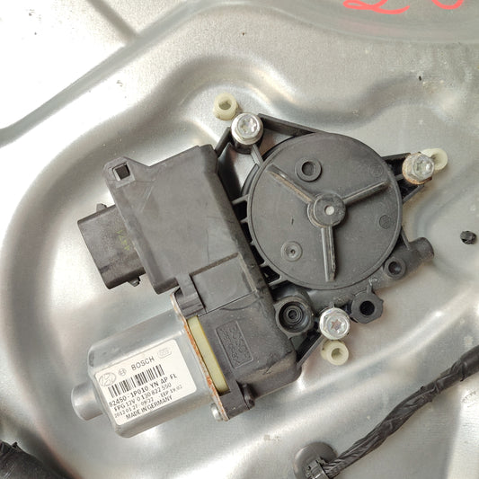 Gepäckträger vorne links Hyundai Ix20 Code: 82450-1P010 ecoAG1816