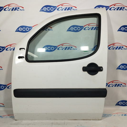 Weiße linke Vordertür Fiat Doblo 2007 ecoAC4426