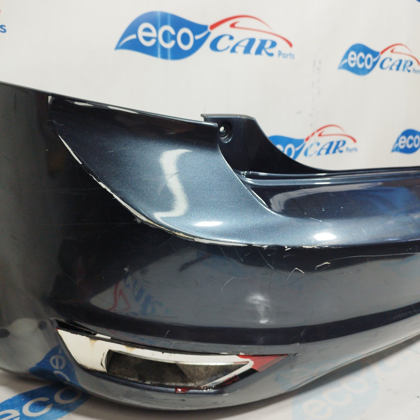 Dunkelgraue Heckstoßstange Ford Focus 2007 Limousine ecoAC4491