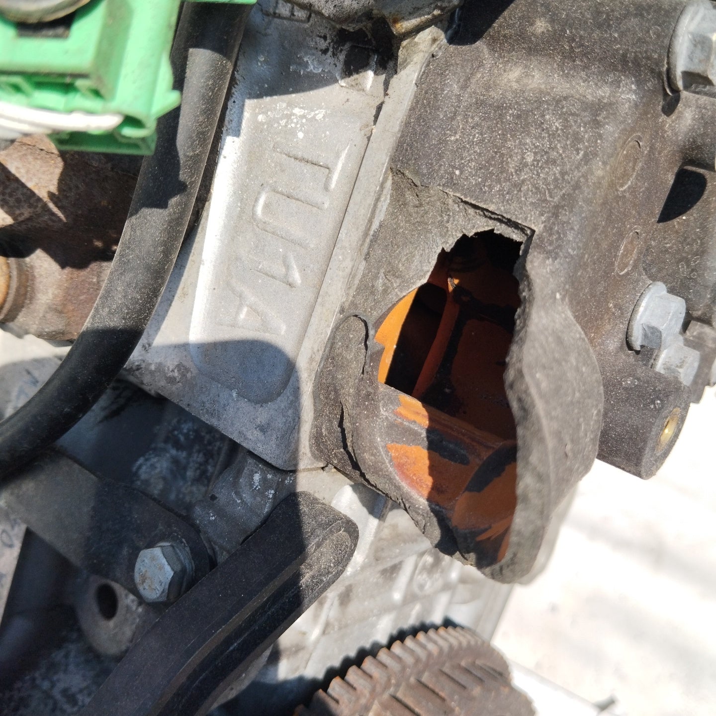 Citroen C3 2006 1.1 b engine code: HFX ecoAG2638