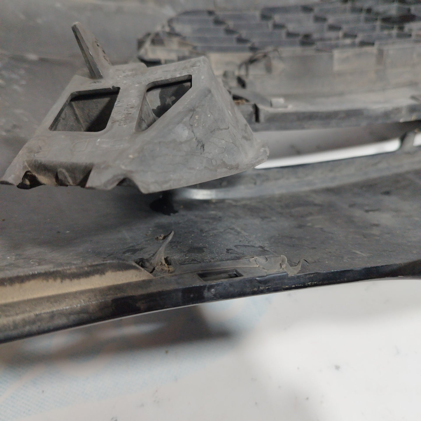 Paraurti anteriore nero Mazda 2 2011 ecoAC5079