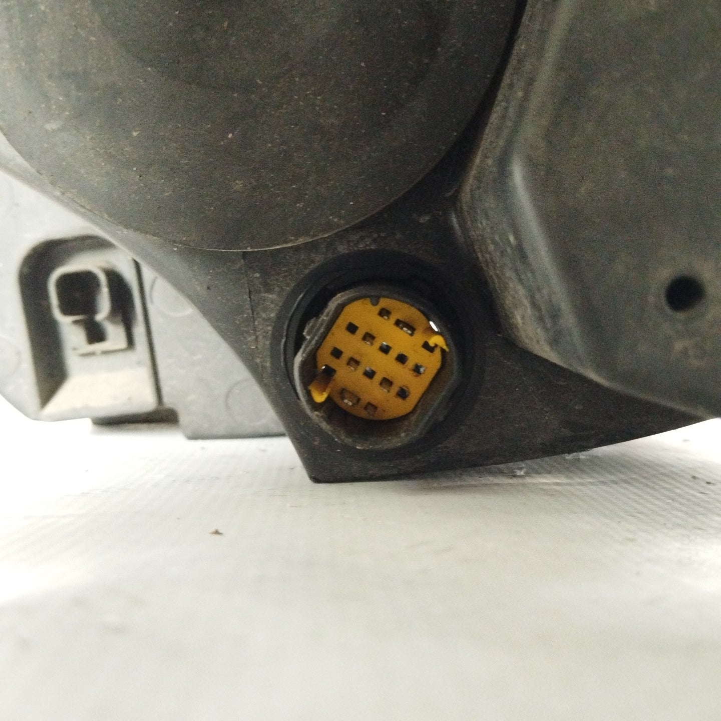 Fanale anteriore dx Fiat Grande Punto Abarth fondo nero freccia gialla (DEPO) ecoAG2935