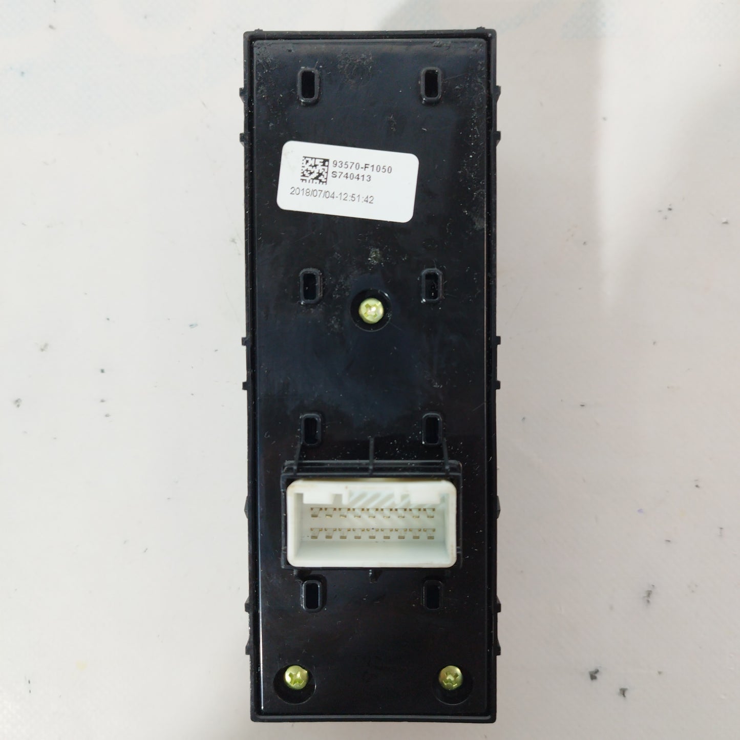 Pulsantiera anteriore sx 4 tasti Kia Sportage 2018 codice: 93570-F1050 ecoAC5408