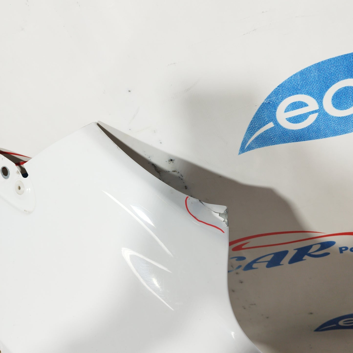 Weißer rechter Kotflügel Chevrolet Aveo 2011 ecoAC5415