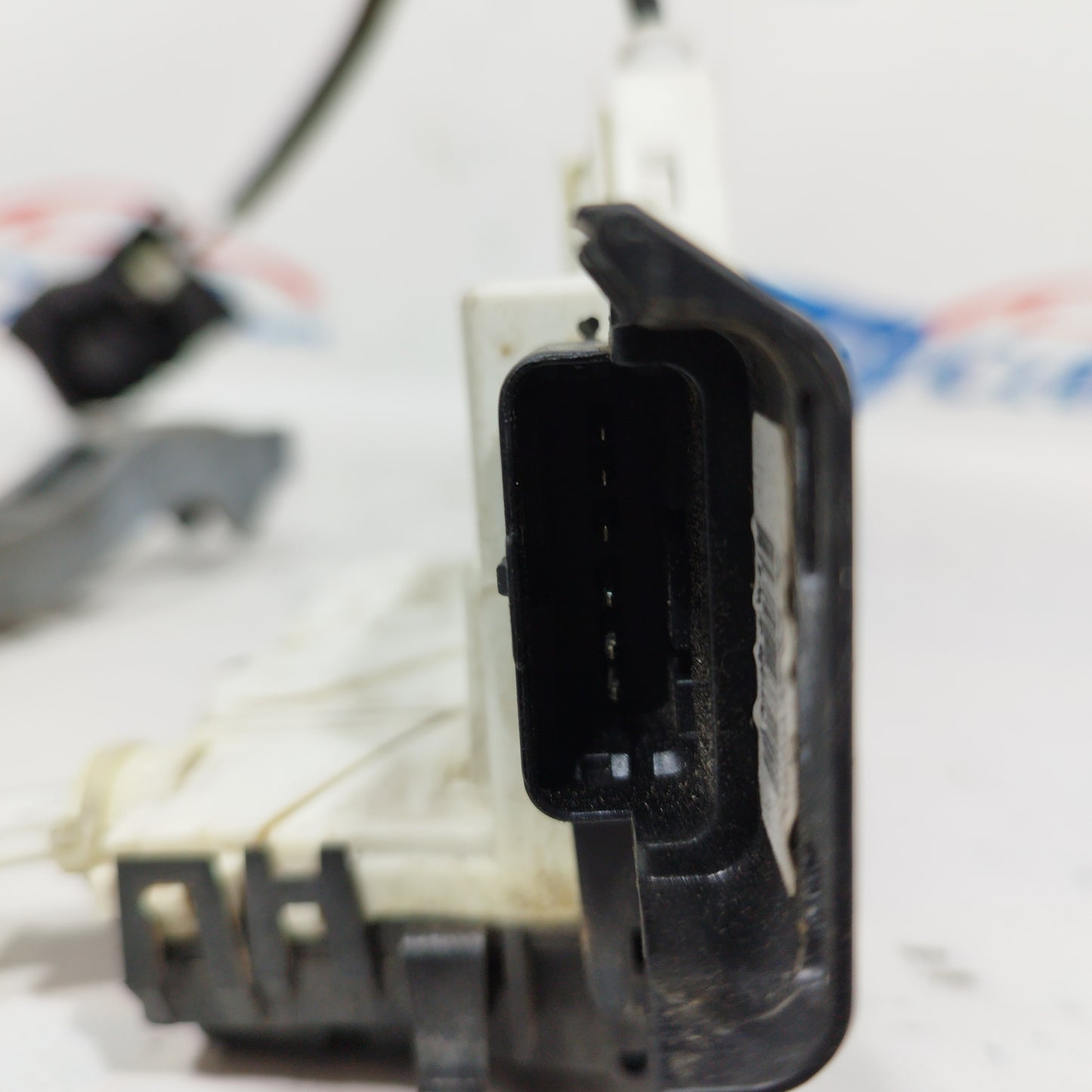 Peugeot 5008 2009 6-Stift-Türschloss vorne rechts ecoAC5529