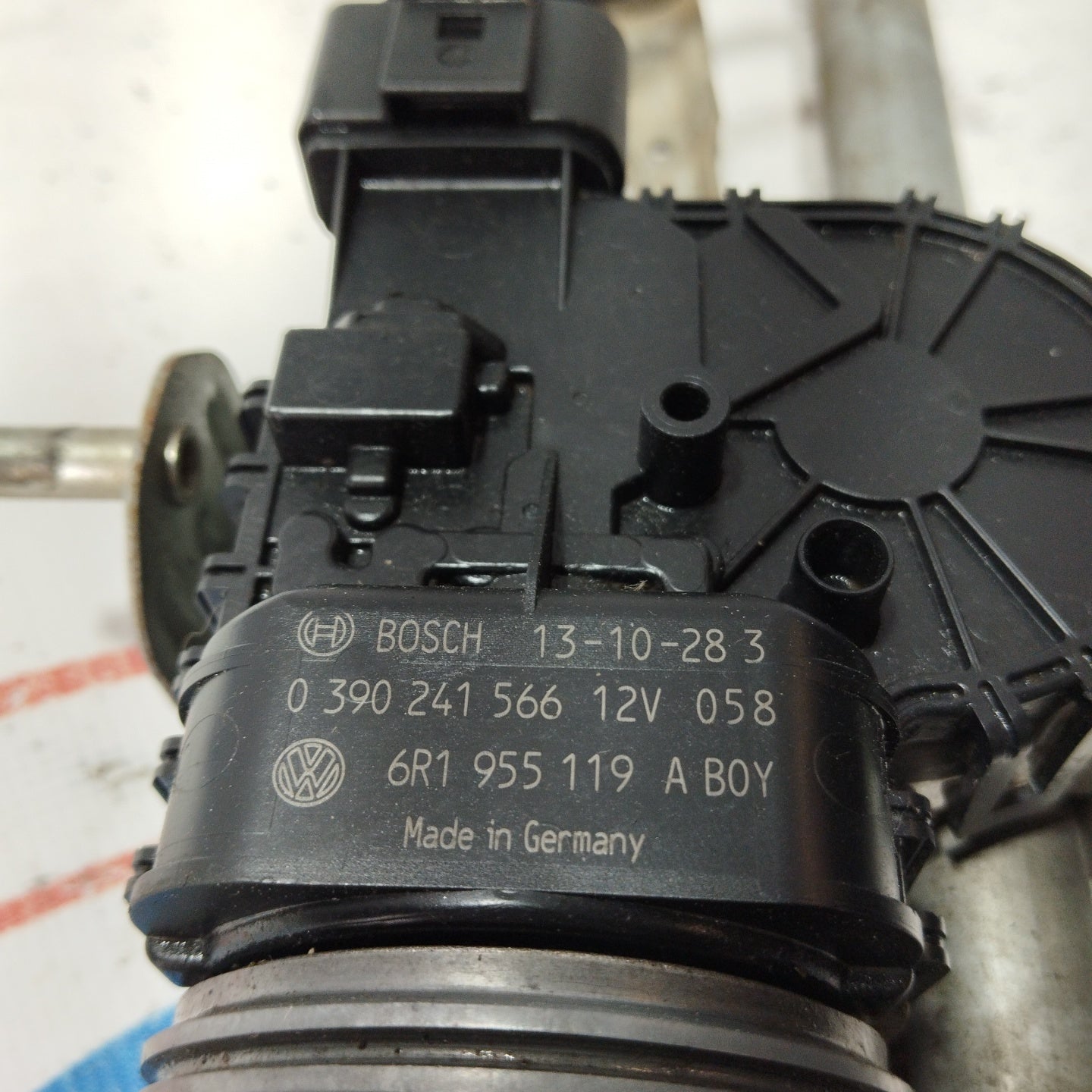 Front windshield wiper motor Volkswagen Polo 2014 code: 0390241566 ecoAG3199