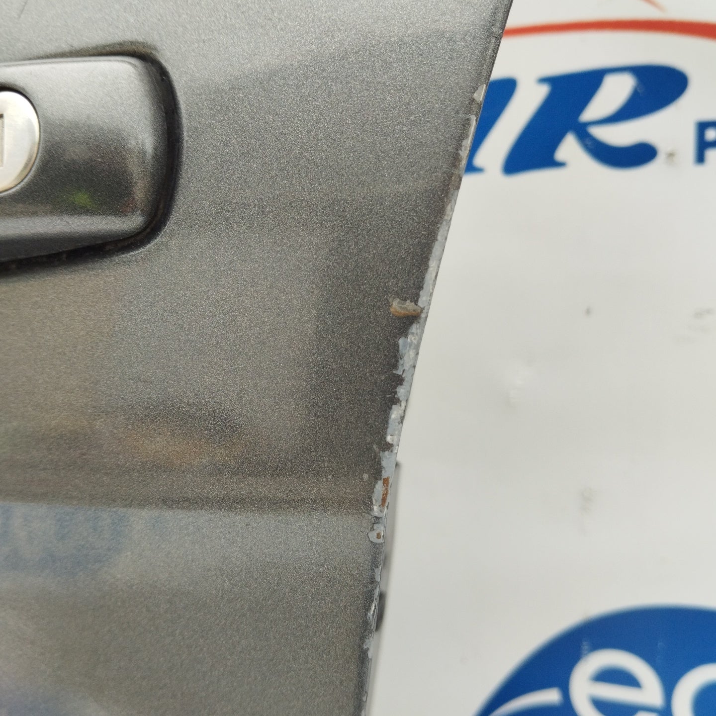 Left front door in gunmetal gray Peugeot 308 ecoAG3286