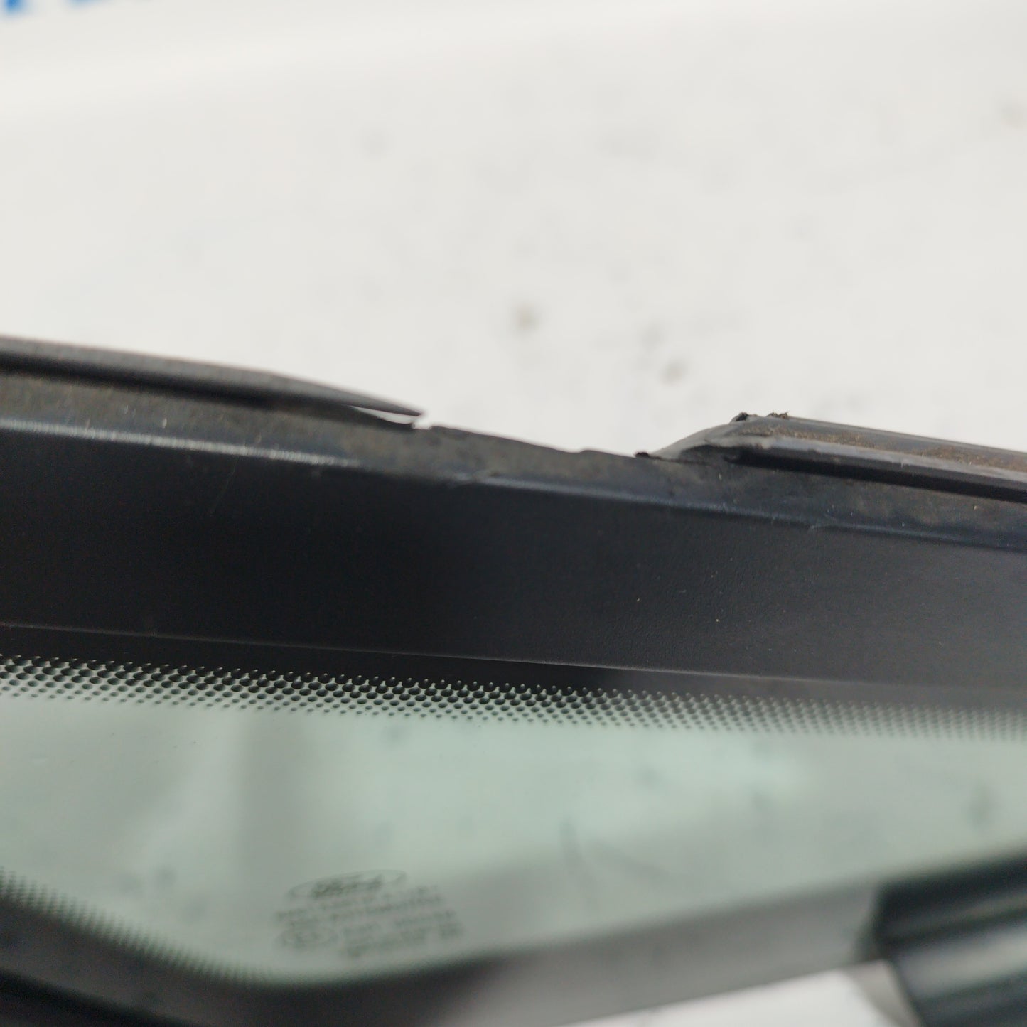 Feststehendes vorderes rechtes Fenster Ford Fiesta 2009 Code: 8A61 A29710 ecoAC6065