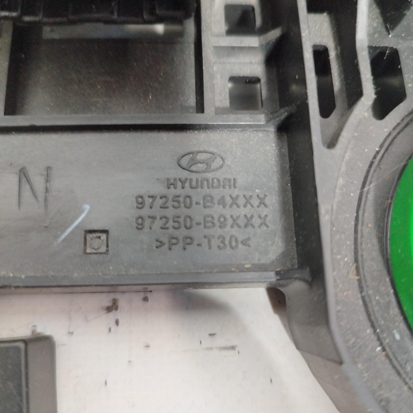 Hyundai I10 2015 air conditioning control panel code: 97250-B4 ecoAC6191