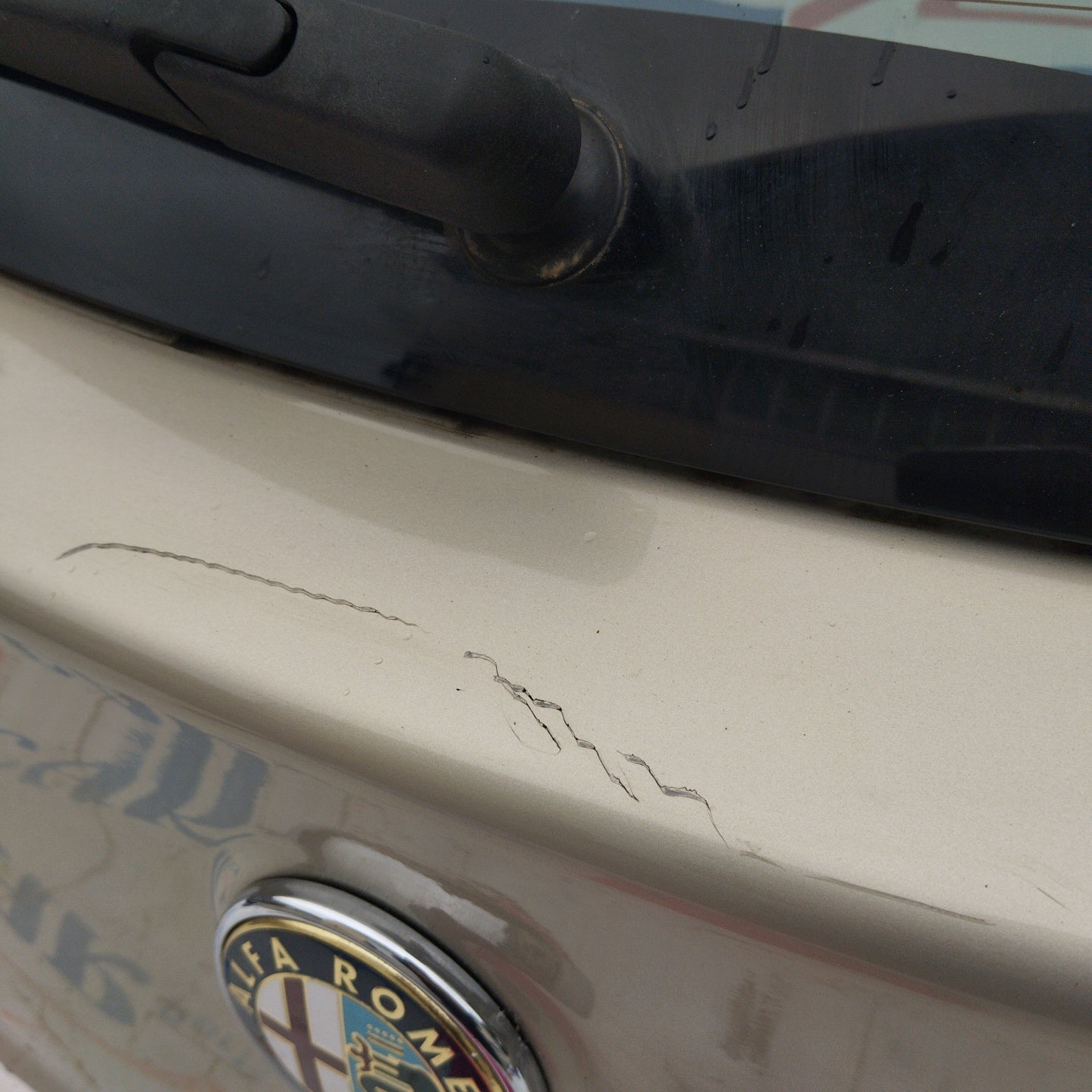 Portellone oro Alfa Romeo Mito ecoAG3603