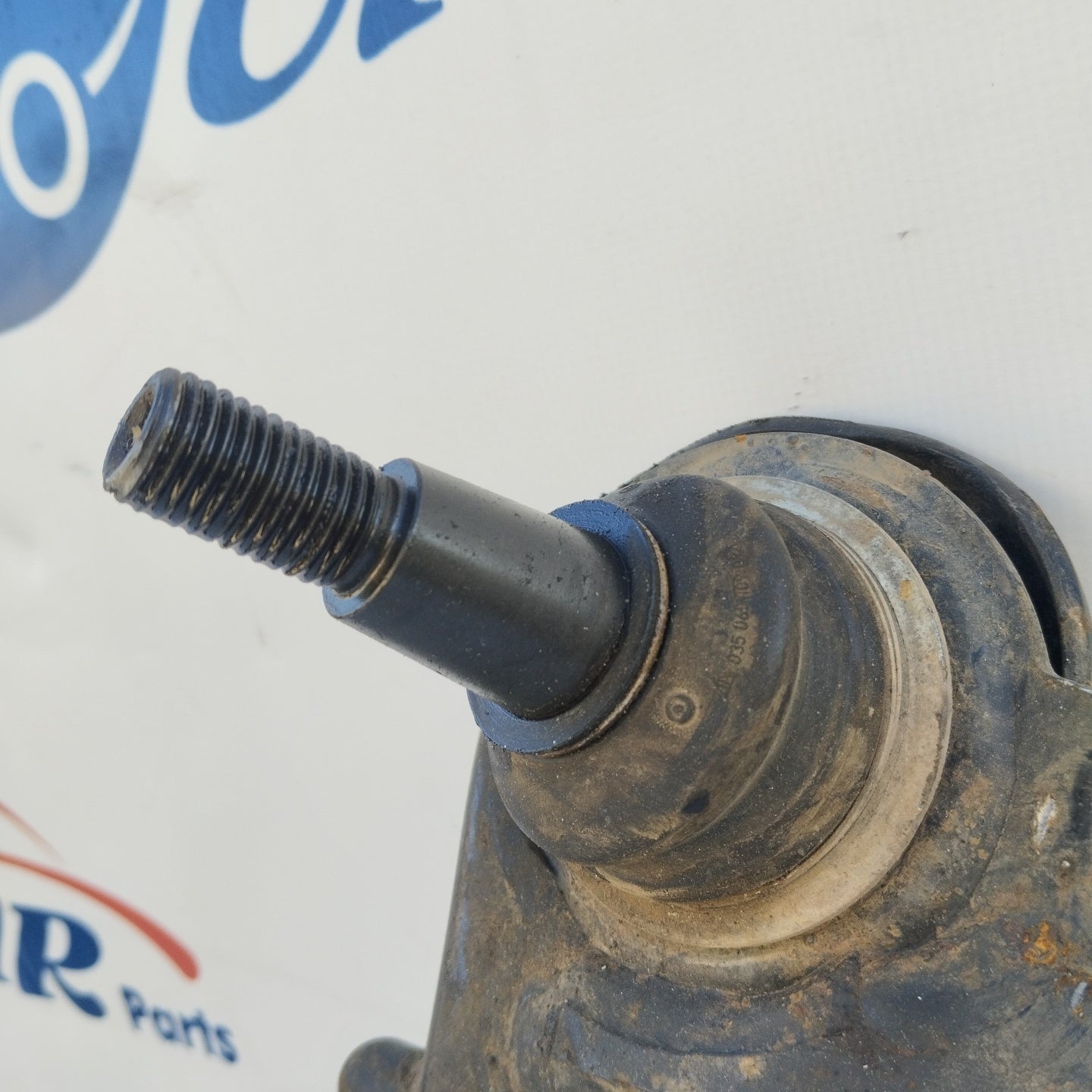 Land Rover Discovery 4 ecoAG3665 right front swinging arm