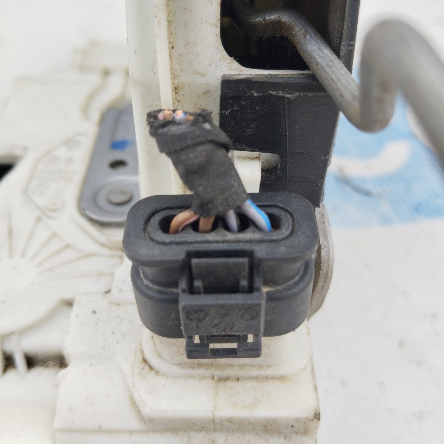 Serratura anteriore sx Mercedes Classe C w204 Cod. a2047200335 ecoAG4081