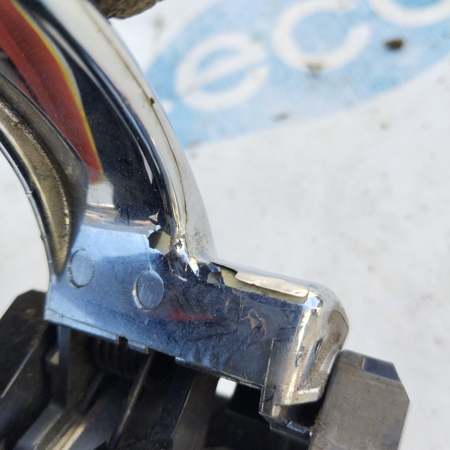 Serratura anteriore sx Nissan Qashqai ecoAG4216 completa di maniglia interna leggermente usurata