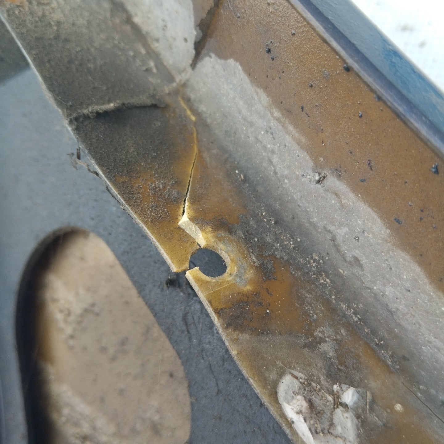 Left black fender Volkswagen Touareg 2004 ecoAG4235