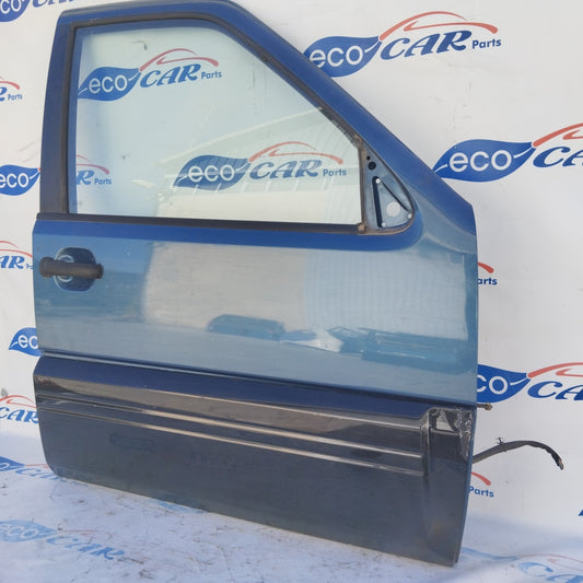 Blue right front door Nissan Terrano II ecoAG4278