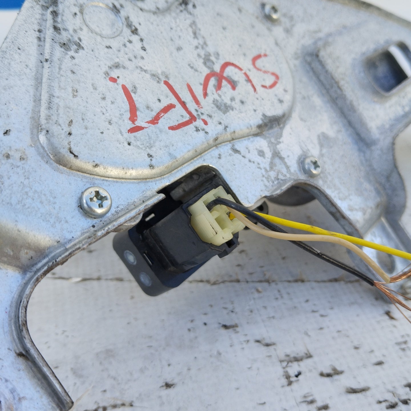Rear windshield wiper motor Suzuki Swift 2007 3 wires ecoAG4321