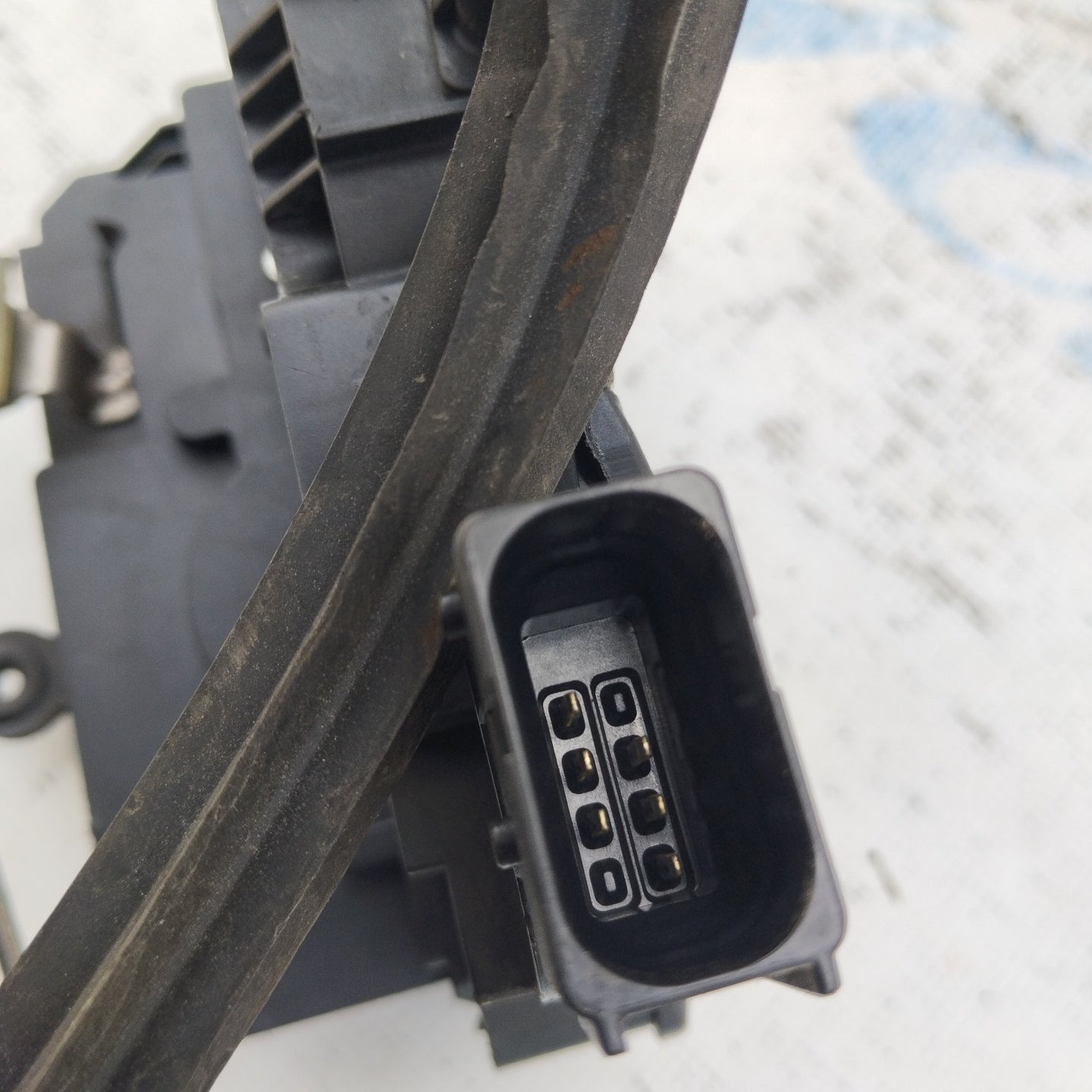 Serratura anteriore sx Opel Corsa D cod.13258271 EE 6 pin ecoAG4668