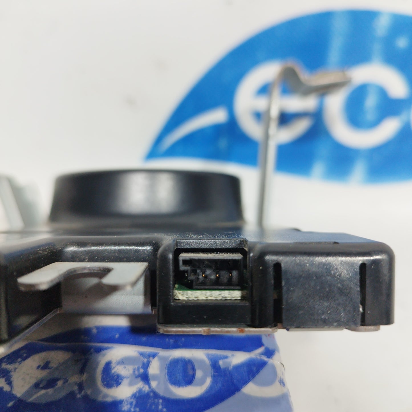 Audi A4 sportback 2006 antenna amplifier control unit code: 8P4.035.225 ecoAC7627