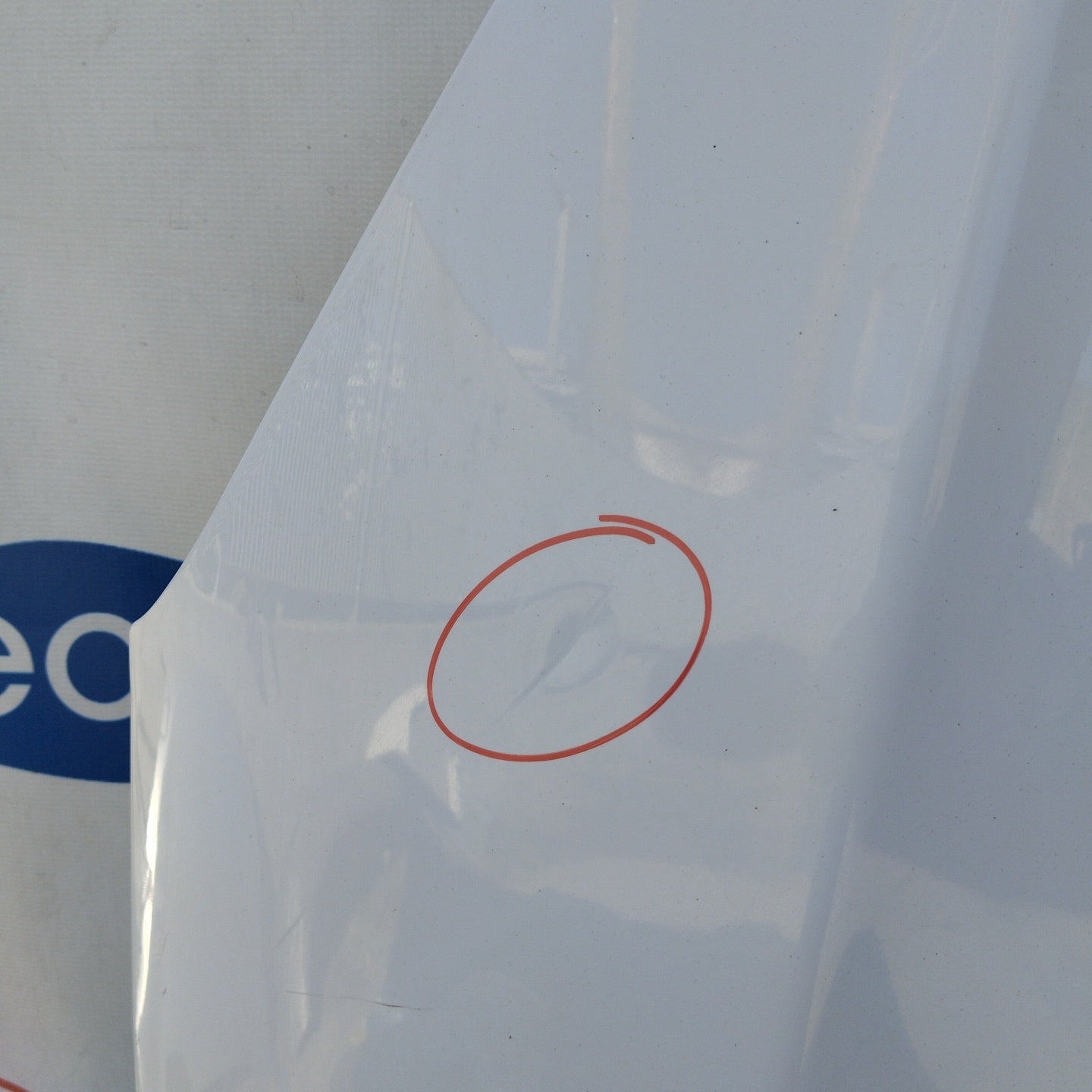 Weiße Motorhaube Citroen DS3 ecoAG4966