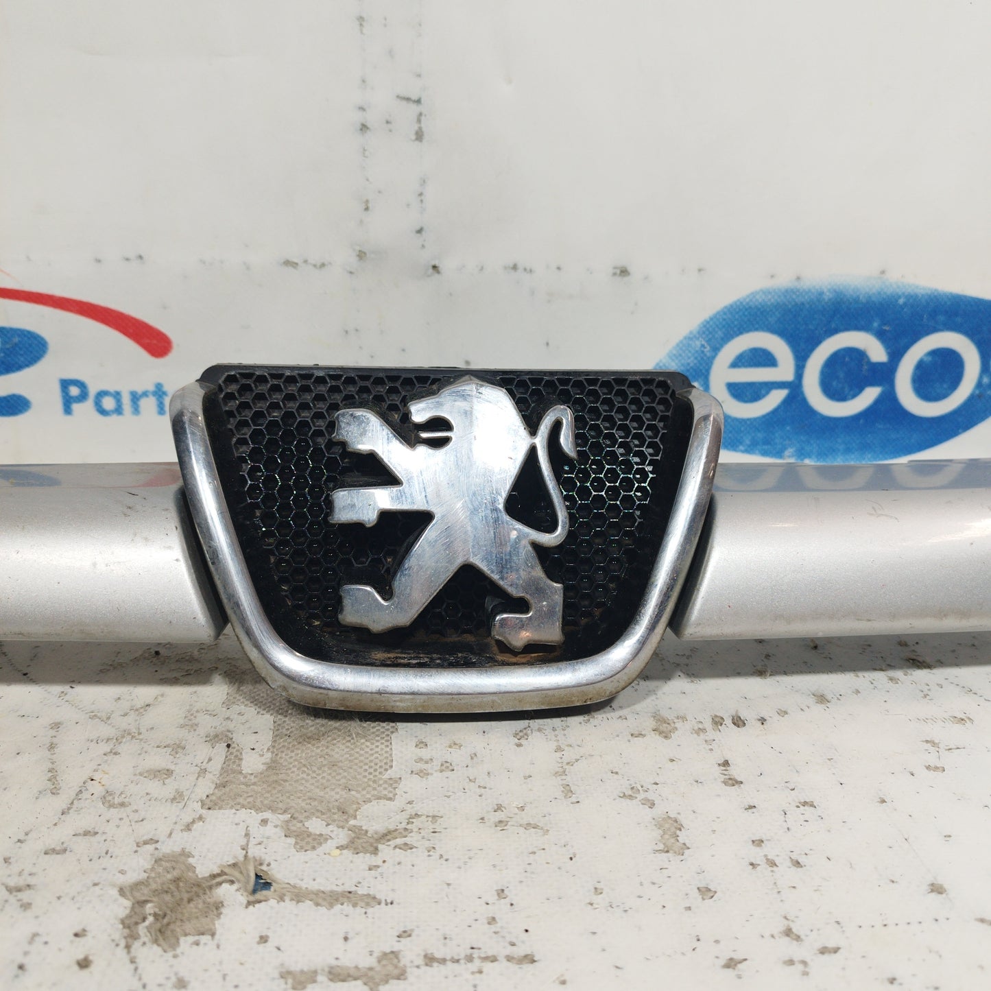Peugeot 206 2004 ecoAC8107 silver grey front centre grille