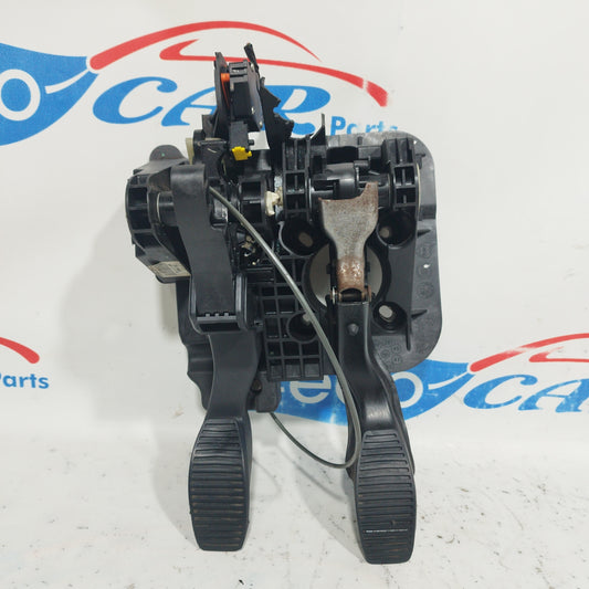 Brems-/Kupplungspedal Ford Ka 1.2 B 2009 Code: 0051871752 ecoAC8241