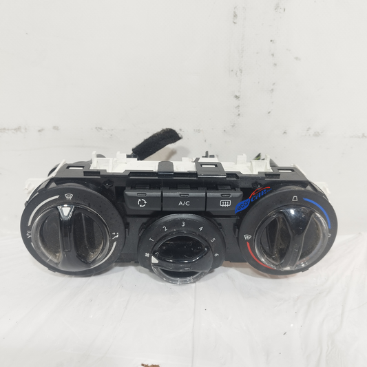Pulsantiera A/C Peugeot 208 2018 codice: E1063071 ecoAC13721