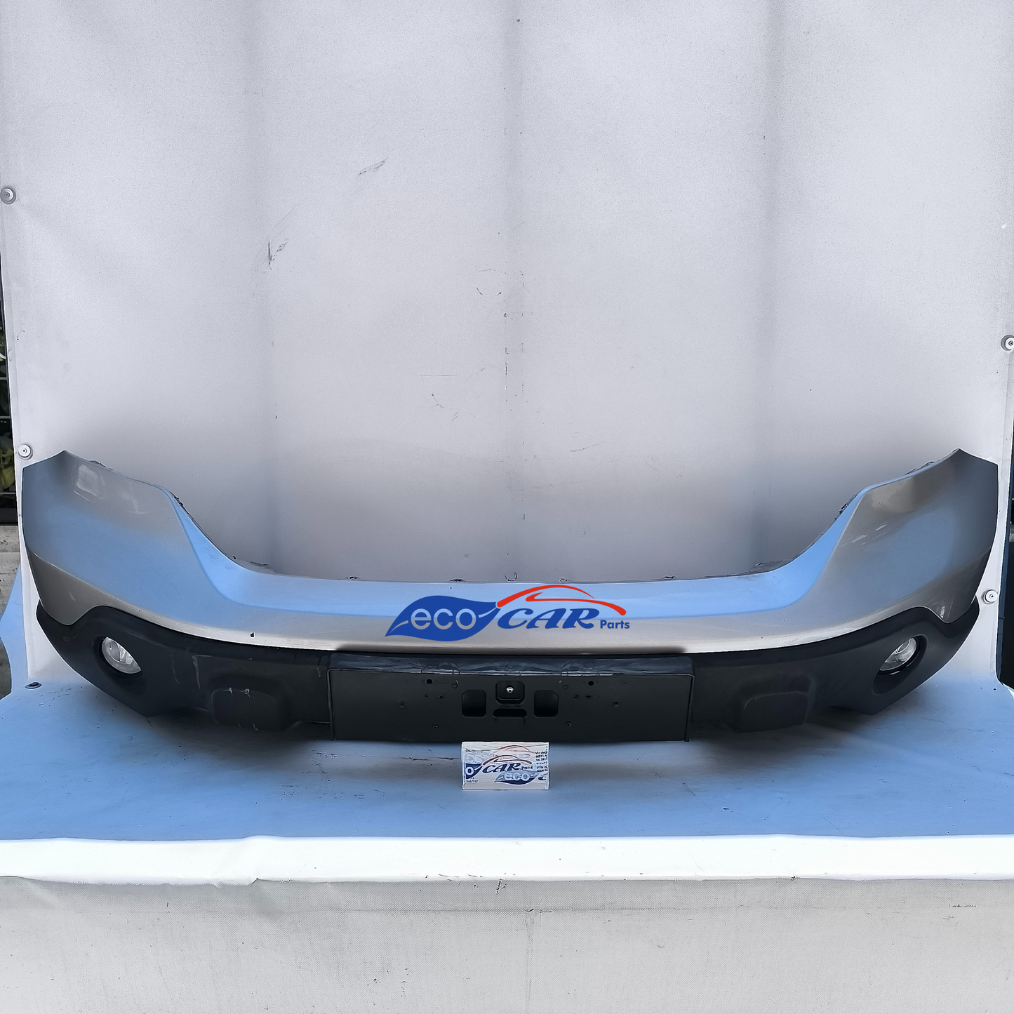 Front bumper Honda CR-V year 2007 gray has four broken clips various scratches and right fog light support repaired with silicone ecoAG6913