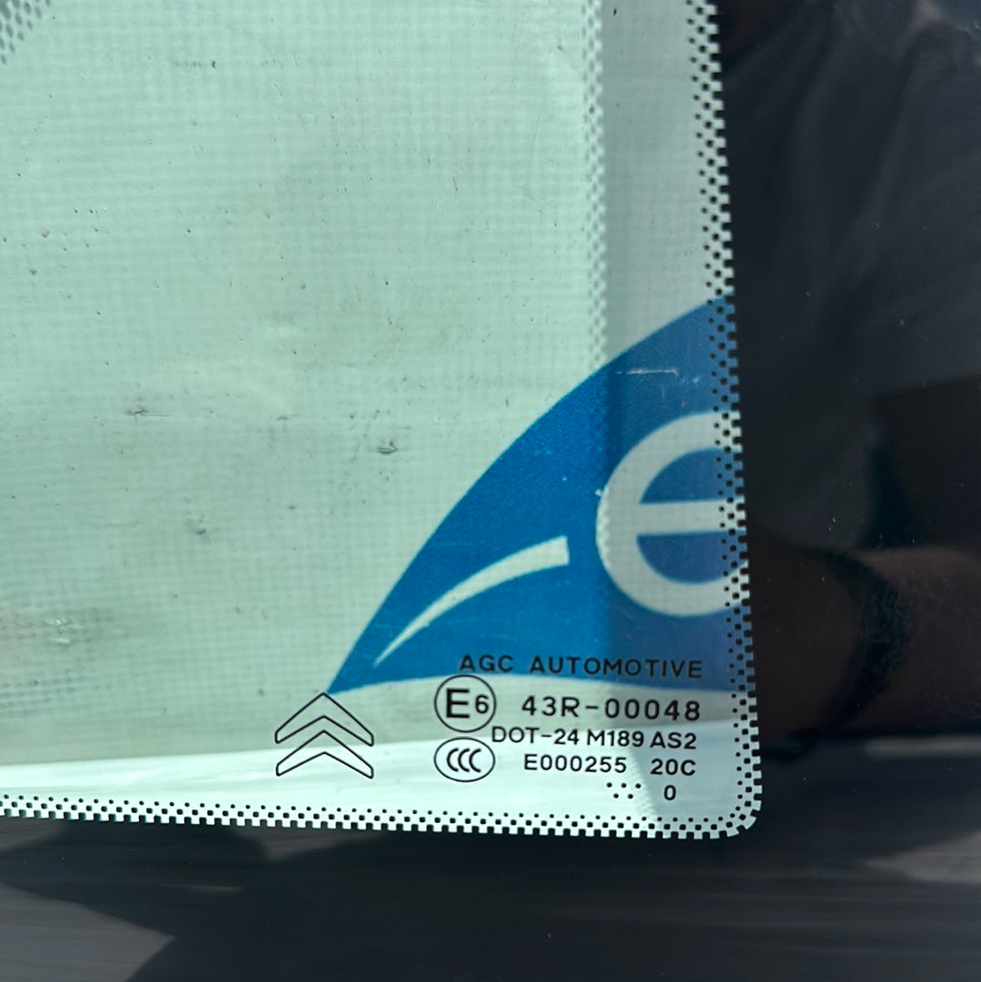 Vetro fisso posteriore destro Citroen c3 2012 ecoAG4763