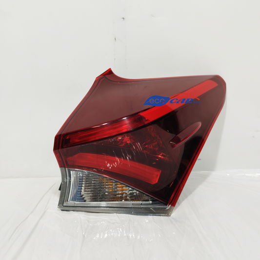Toyota Auris 2018 ecoAC12094 rechte äußere Rückleuchte