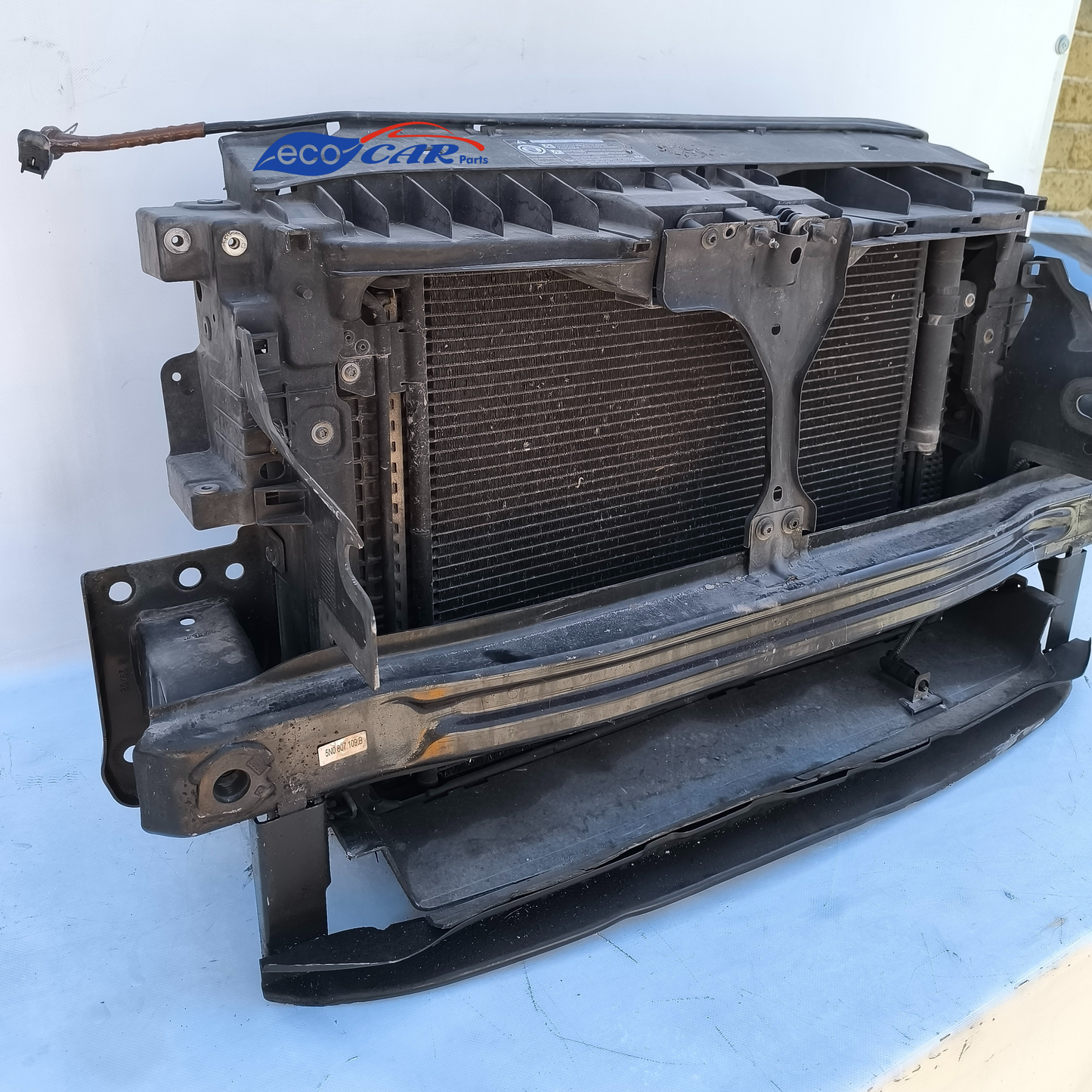 Silbergraue Frontblende komplett mit Kühlern Volkswagen Tiguan Baujahr 2009 ecoAG247