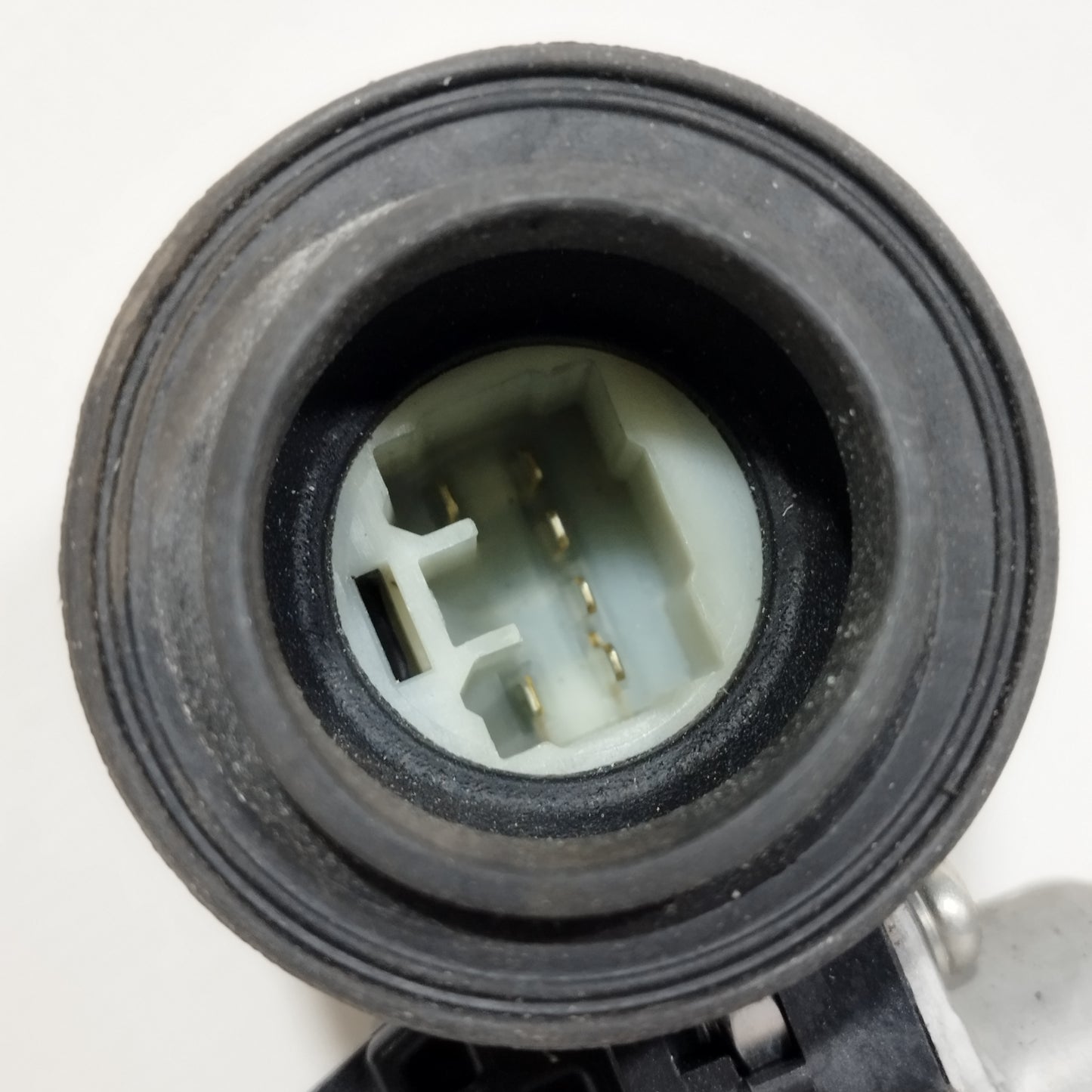 Toyota Yaris 2014 6-Pin Gepäckträger vorne rechts Code: 85710-0D100 ecoAC13377