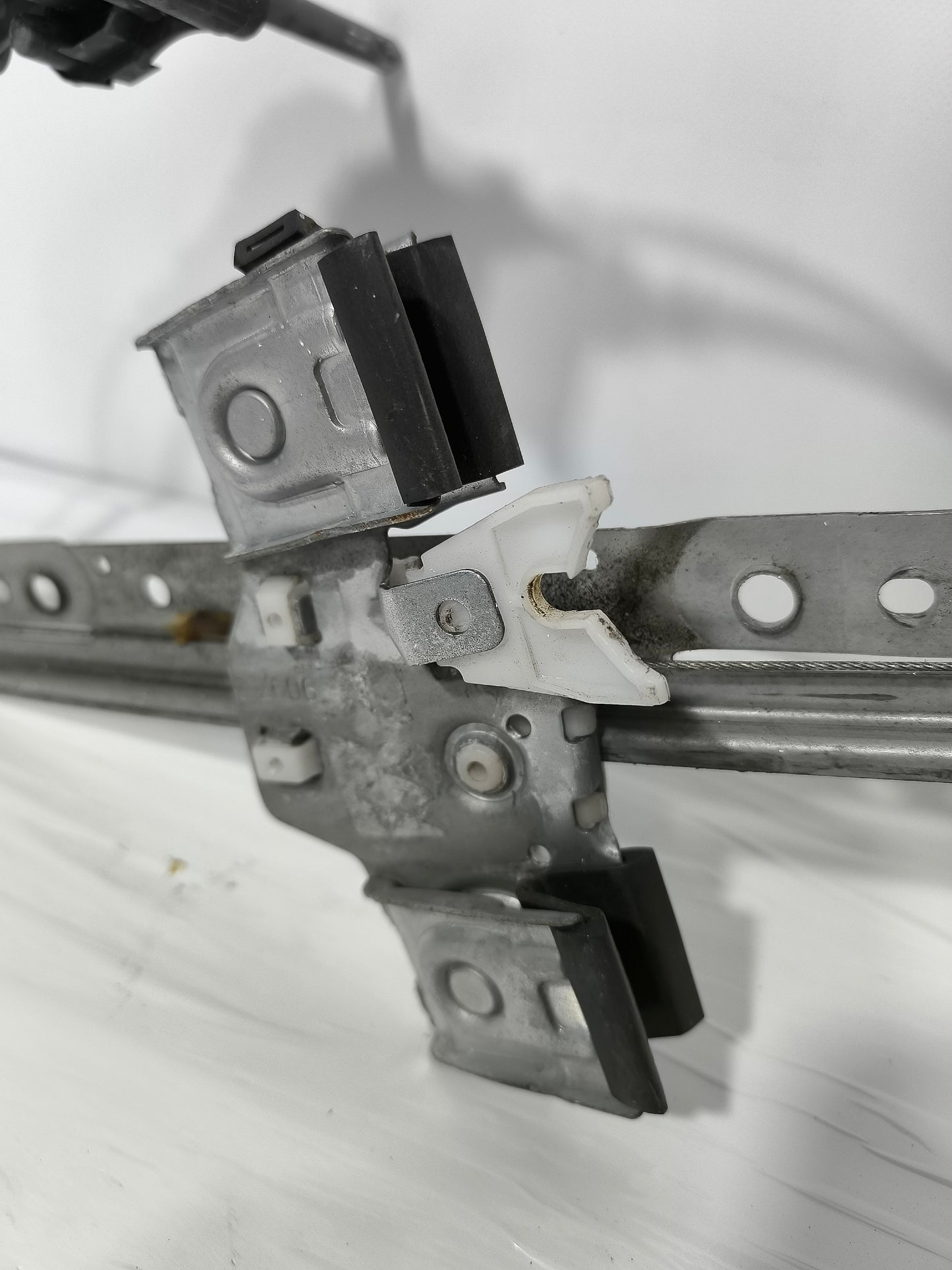 Rear left rack manual Ford Fiesta year 2013 ecoAG6581