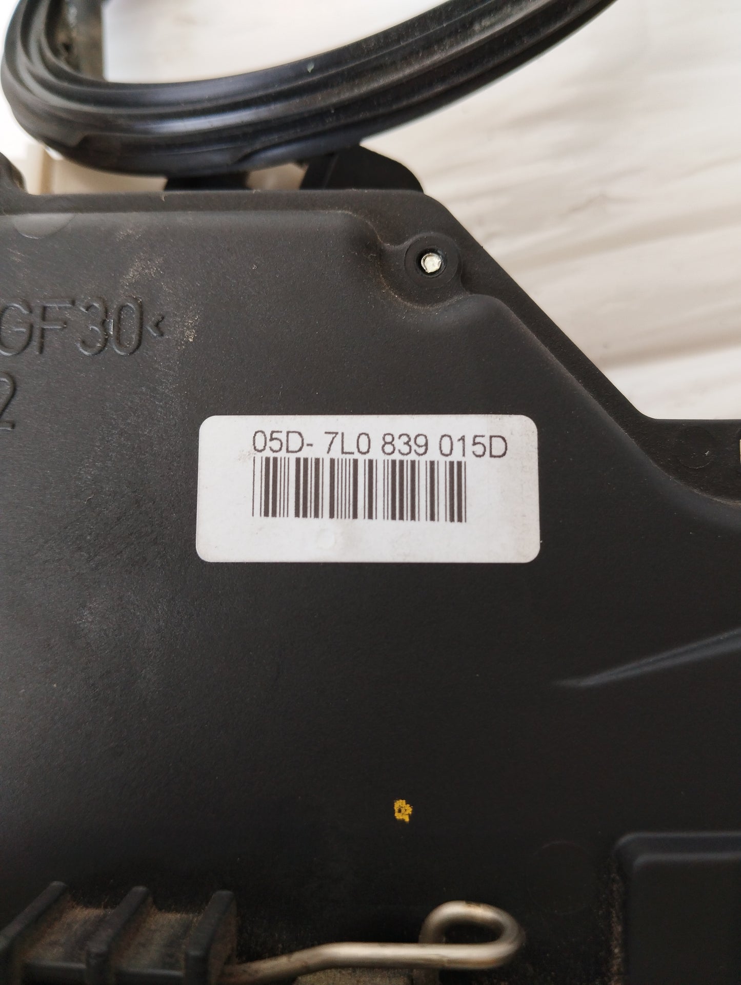 Rear left lock 7 pin Volkswagen Golf 5 code: 7l0839015D ecoAG5480