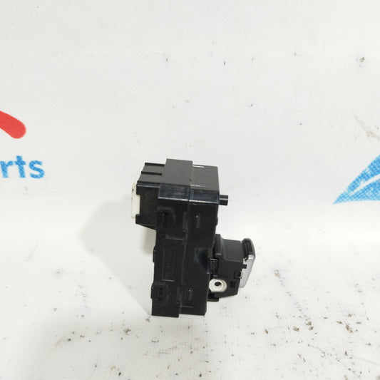 Pulsante posteriore dx Kia Sportage 2018 Cod: 93590f1120 ecoAC8687