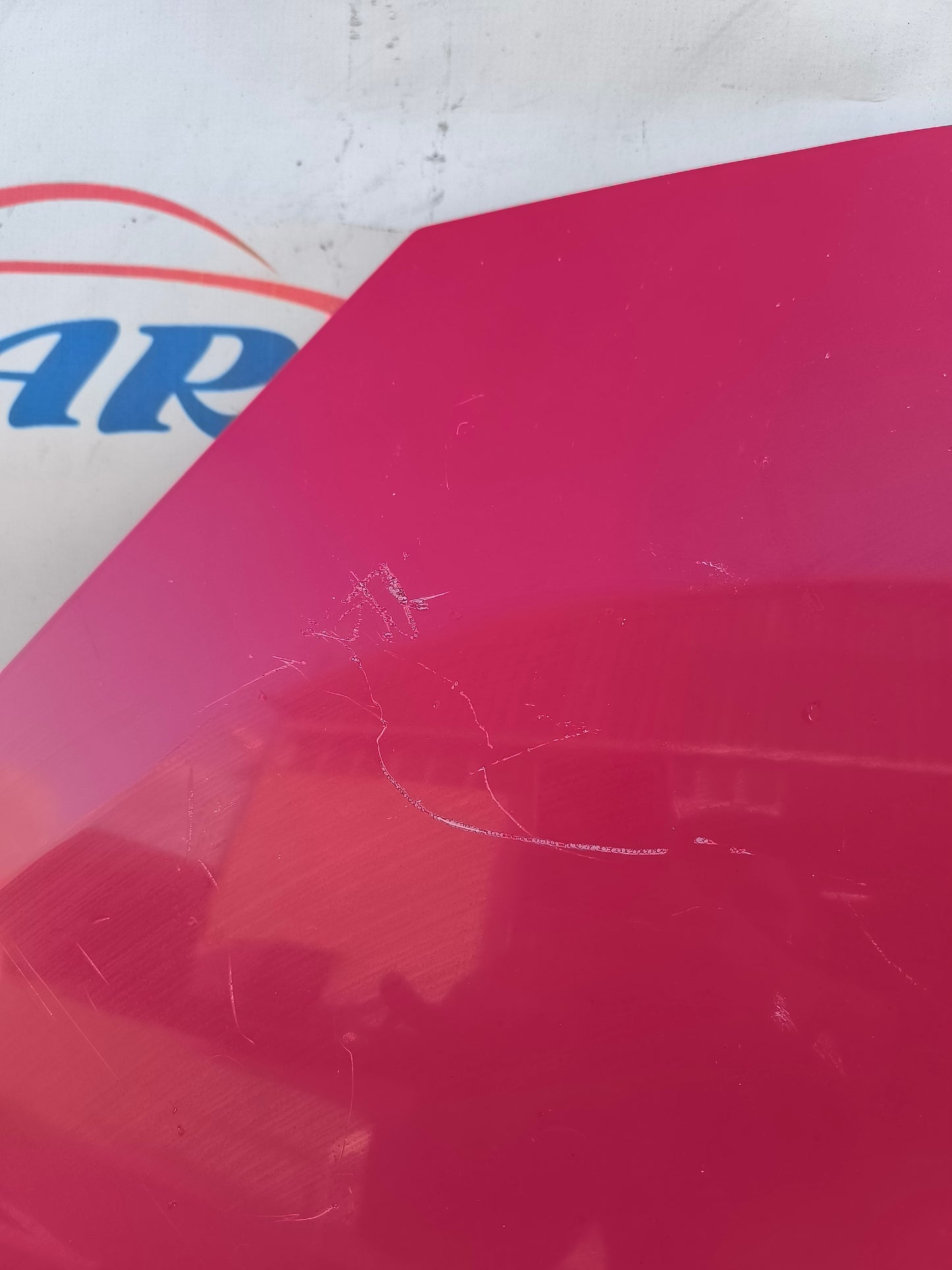 Rote Motorhaube Dacia Sandero 2008 ecoAG5890