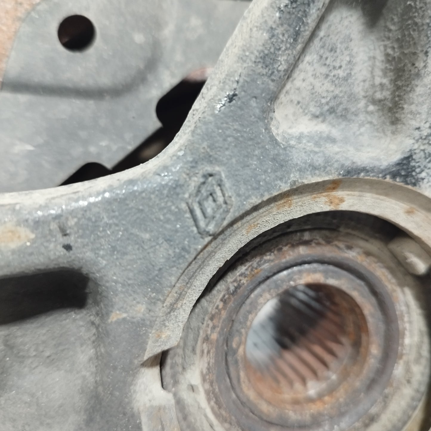 Mozzo anteriore sx Renault Clio 1.2 B 2016 ecoAC14108