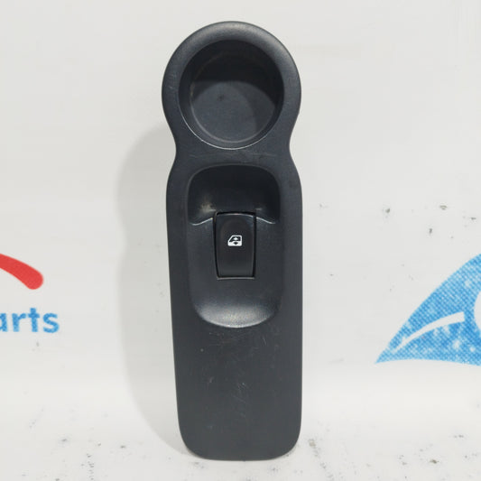 Front right button panel Renault Modus 2008 Code: 8200278436 ecoAC8772