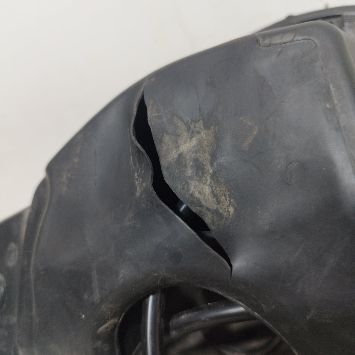 Fuel flap white Fiat 500L 2013 ecoAC9308