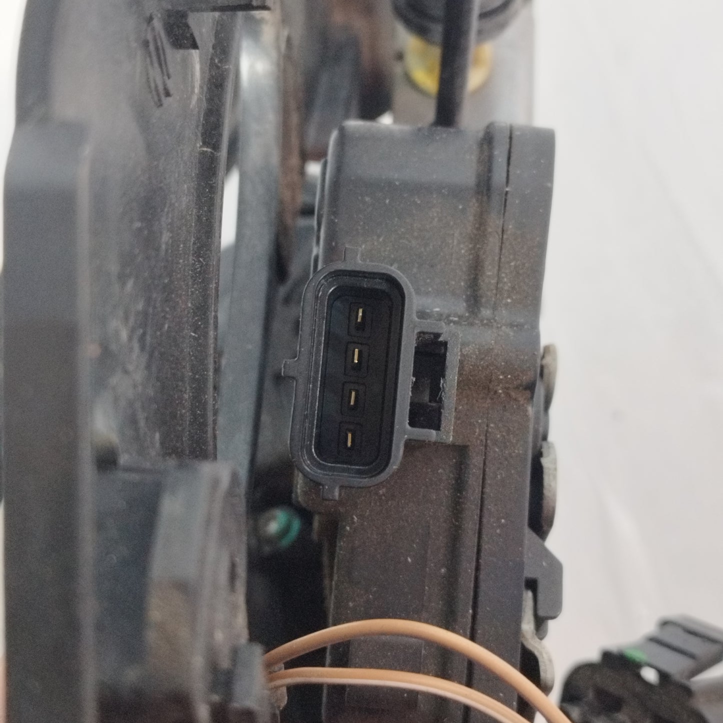 Serratura posteriore sx Lancia Voyager / Chrysler Grand Voyager 2011 4 Pin Cod: 687AA ecoAC12197