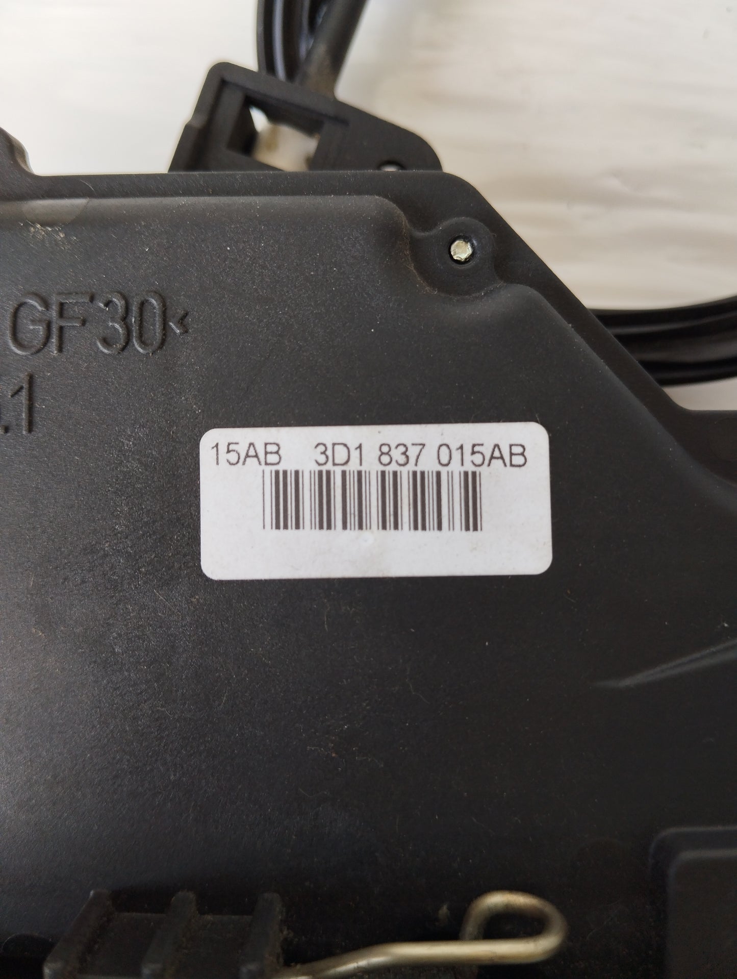 Serratura anteriore sx 9 pin Volkswagen Golf 5 cod: 3d1837015ab ecoAG5482