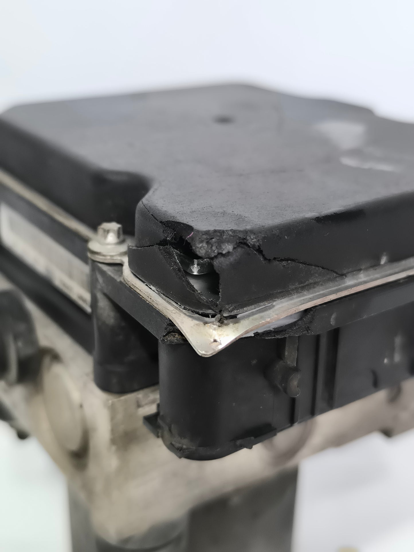 ABS Nissan Qashqai 4x4 Cod. 0265950616 ecoAG6582 split control unit cover