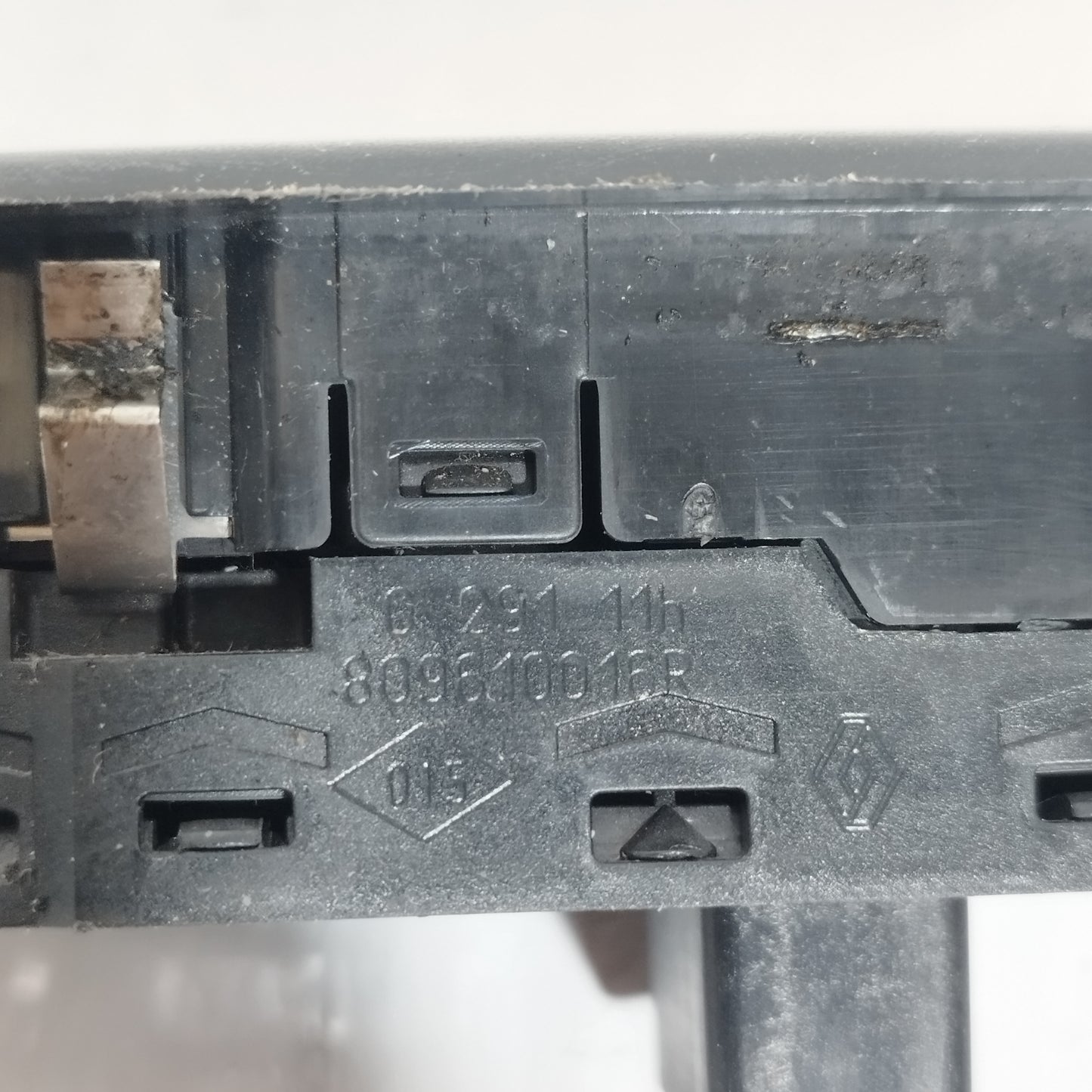 Renault Megane 2012 vordere linke Tastenabdeckung Code: 809610016r ecoAC12602