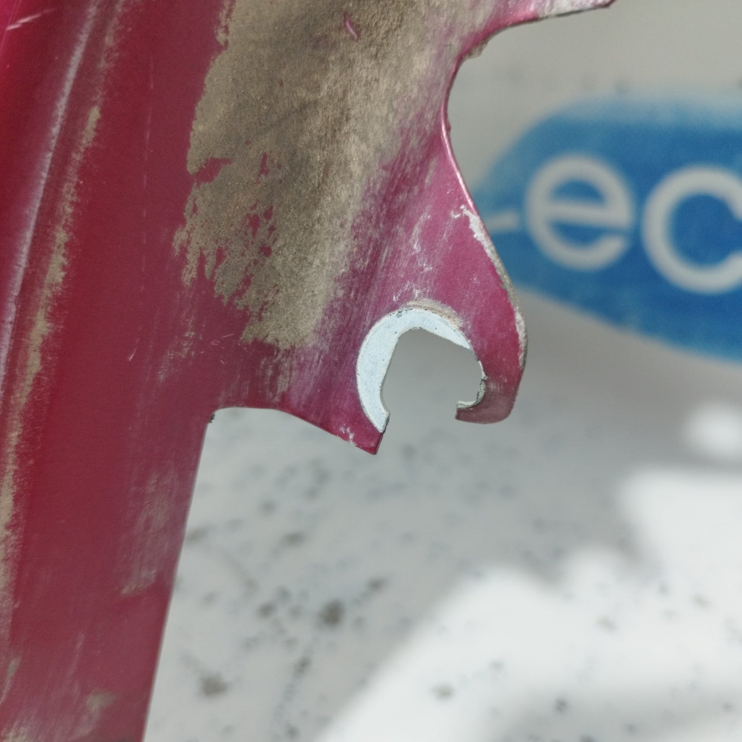 Front mudguard left burgundy Ford Fiesta 2010 ecoAC8689