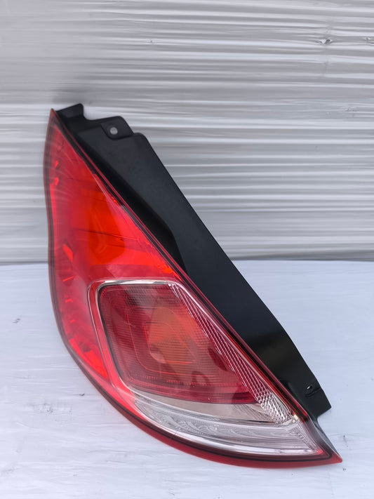 Fanale posteriore sx Ford Fiesta (MK7) VI 2013-2017 Restyling ecoAG7848